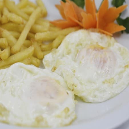 Ous fregits amb patates