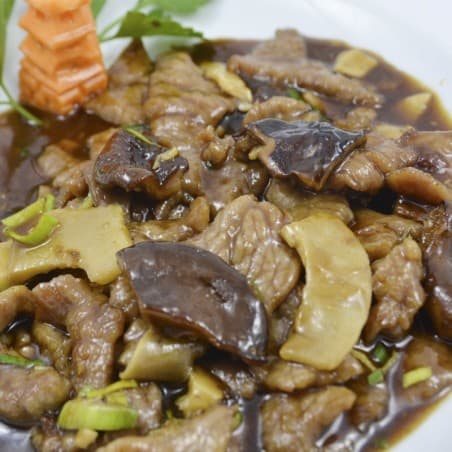 Vedella amb bambú i bolets xinesos